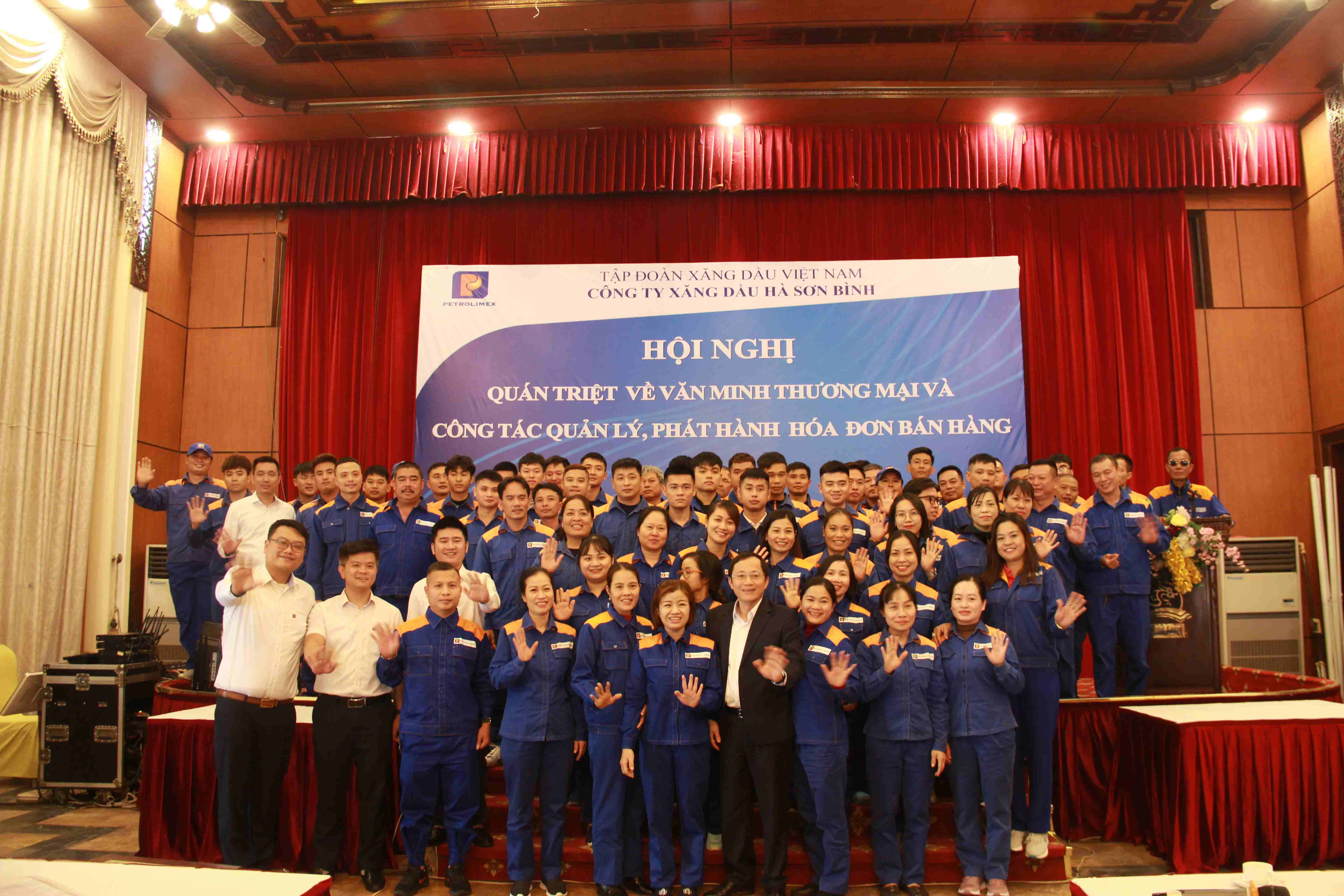 Hội nghị quán triệt văn minh thương mại và quản lý phát hành hóa đơn khối CHXD do Công ty trực tiếp quản lý