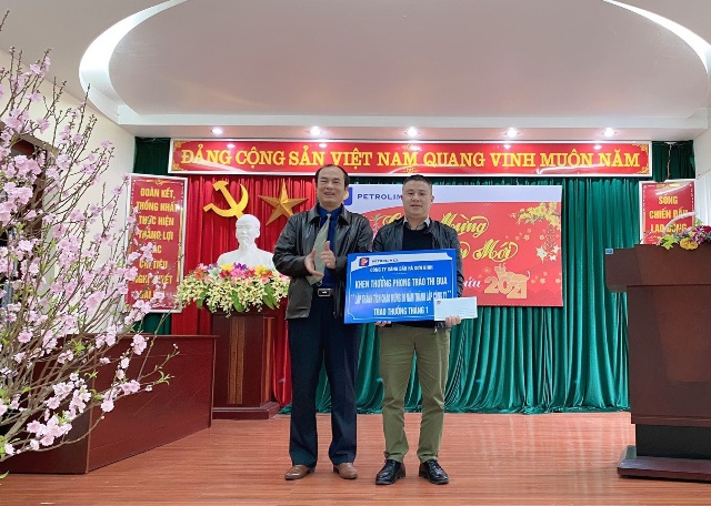CNXD Sơn La trao thưởng đơn vị bán hàng tiêu biểu tháng 01.2021