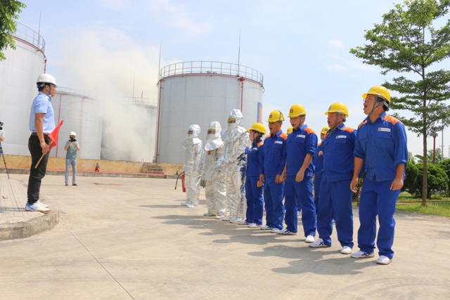 Diễn tập phương án chữa cháy và cứu nạn, cứu hộ tại Kho xăng dầu Đỗ Xá quy mô cấp Công an thành phố năm 2020