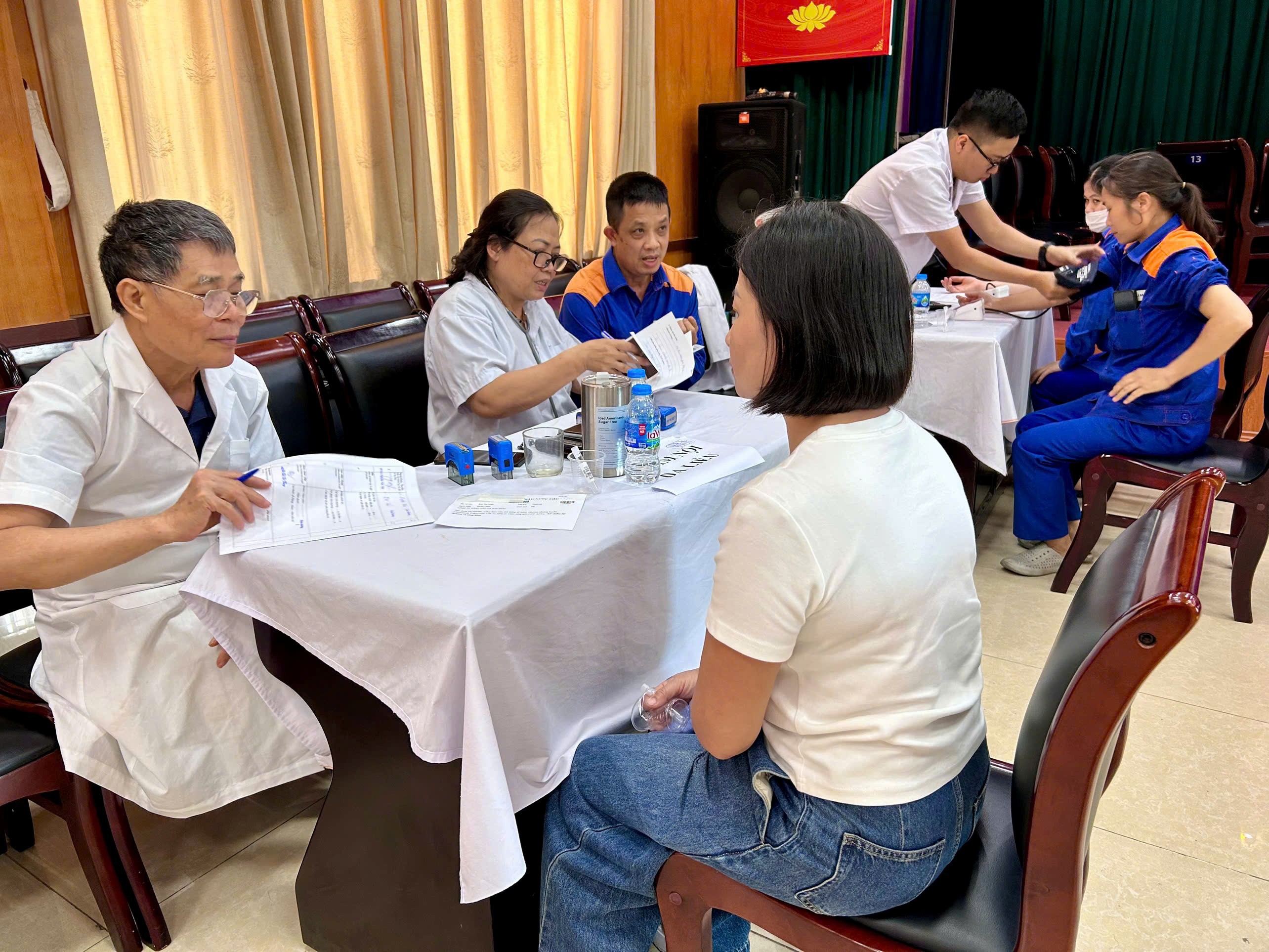 Công ty Xăng dầu Hà Sơn Bình tổ chức khám sức khỏe định kỳ và bệnh nghề nghiệp cho người lao động nhân dịp Tháng công nhân năm 2025