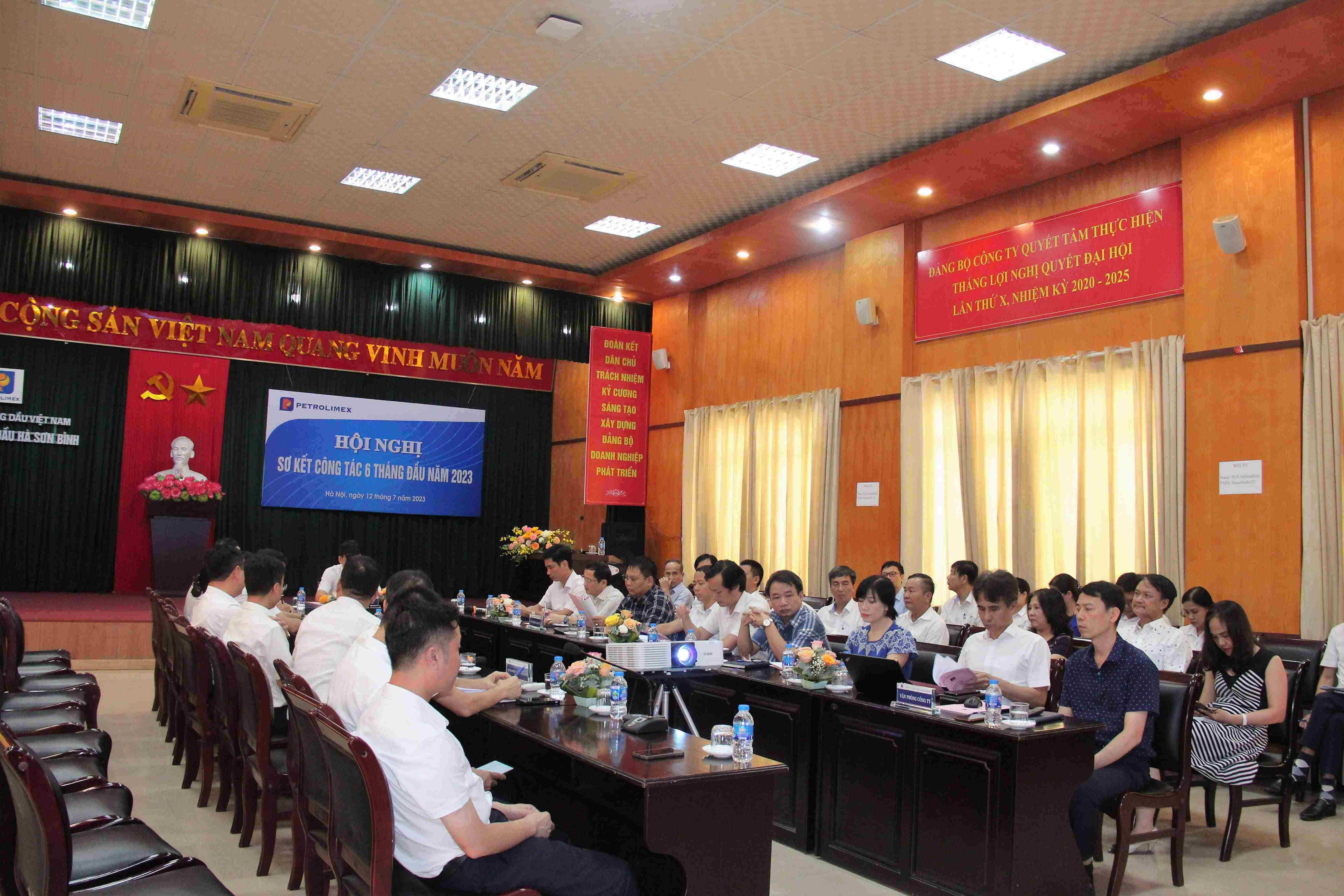 Công ty Xăng dầu Hà Sơn Bình sơ kết 6 tháng đầu năm 2023