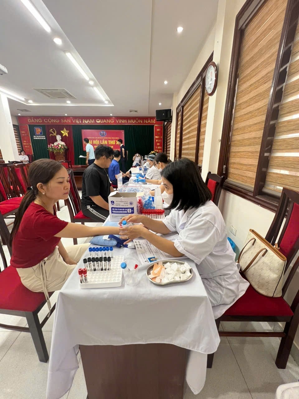Chi nhánh xăng dầu Hòa Bình tổ chức khám sức khỏe định kỳ cho CBCNV-NLĐ đợt 1 năm 2025