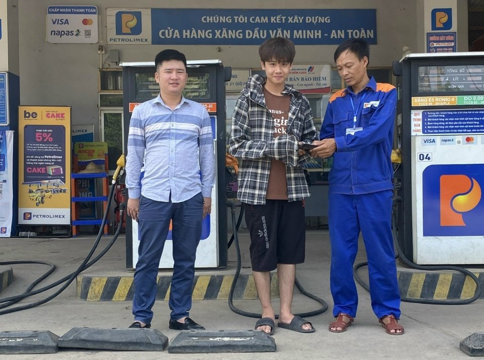 Anh Nguyễn Ngọc Sơn nhặt được tài sản, trả lại người đánh rơi tại CHXD 39
