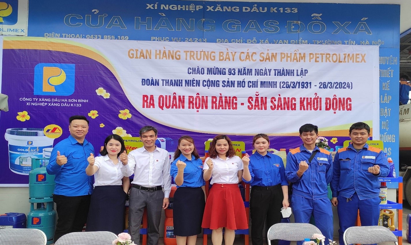 Gian hàng trưng bày các sản phẩm Petrolimex chào mừng 93 năm ngày thành lập Đoàn thanh niên Cộng sản Hồ Chí Minh