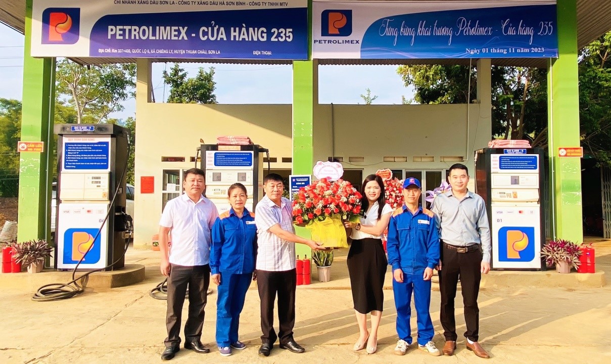 Công ty Xăng dầu Hà Sơn Bình - Chi nhánh xăng dầu Sơn La khai trương bán hàng Petrolimex – Cửa hàng 235 tại huyện Thuận Châu, Tỉnh Sơn La