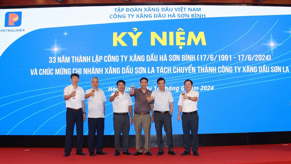 Hân hoan gặp mặt và thi đấu thể thao Quần vợt chào mừng Kỷ niệm 33 năm thành lập Petrolimex Hà Sơn Bình