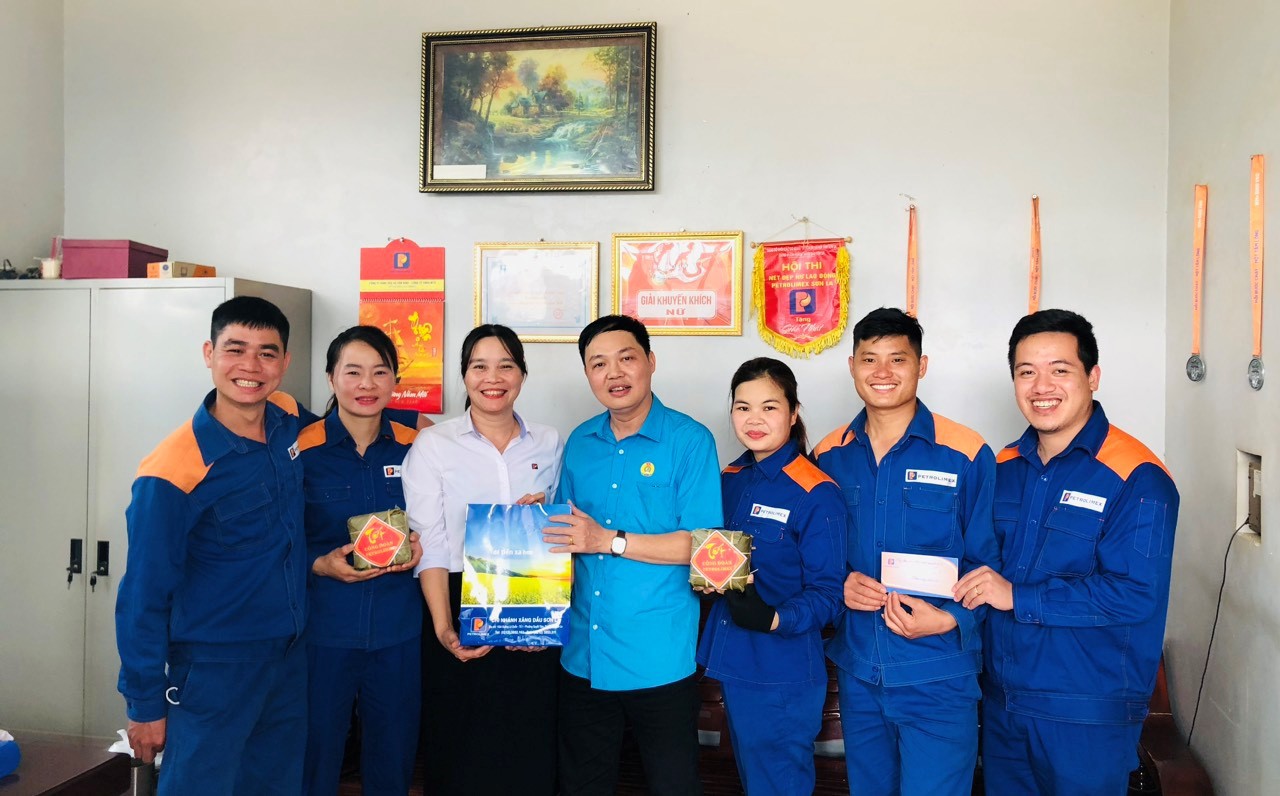 Công đoàn cơ sở thành viên Chi nhánh Xăng dầu Sơn La tổ chức hoạt động “Tết Công đoàn Petrolimex” nhân dịp tết nguyên đán Giáp Thìn 2024