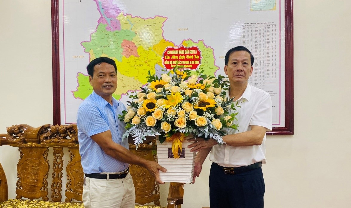 Chi nhánh Xăng dầu Sơn La tổ chức các hoạt động chào mừng ngày thành lập Đảng bộ khối các cơ quan và doanh nghiệp tỉnh và kỷ niệm 44 năm thành lập Chi nhánh