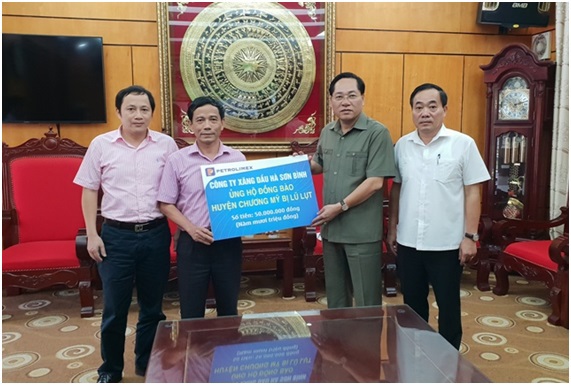 Thăm hỏi, động viên, hỗ trợ nhân dân vùng lũ lụt huyện Chương Mỹ