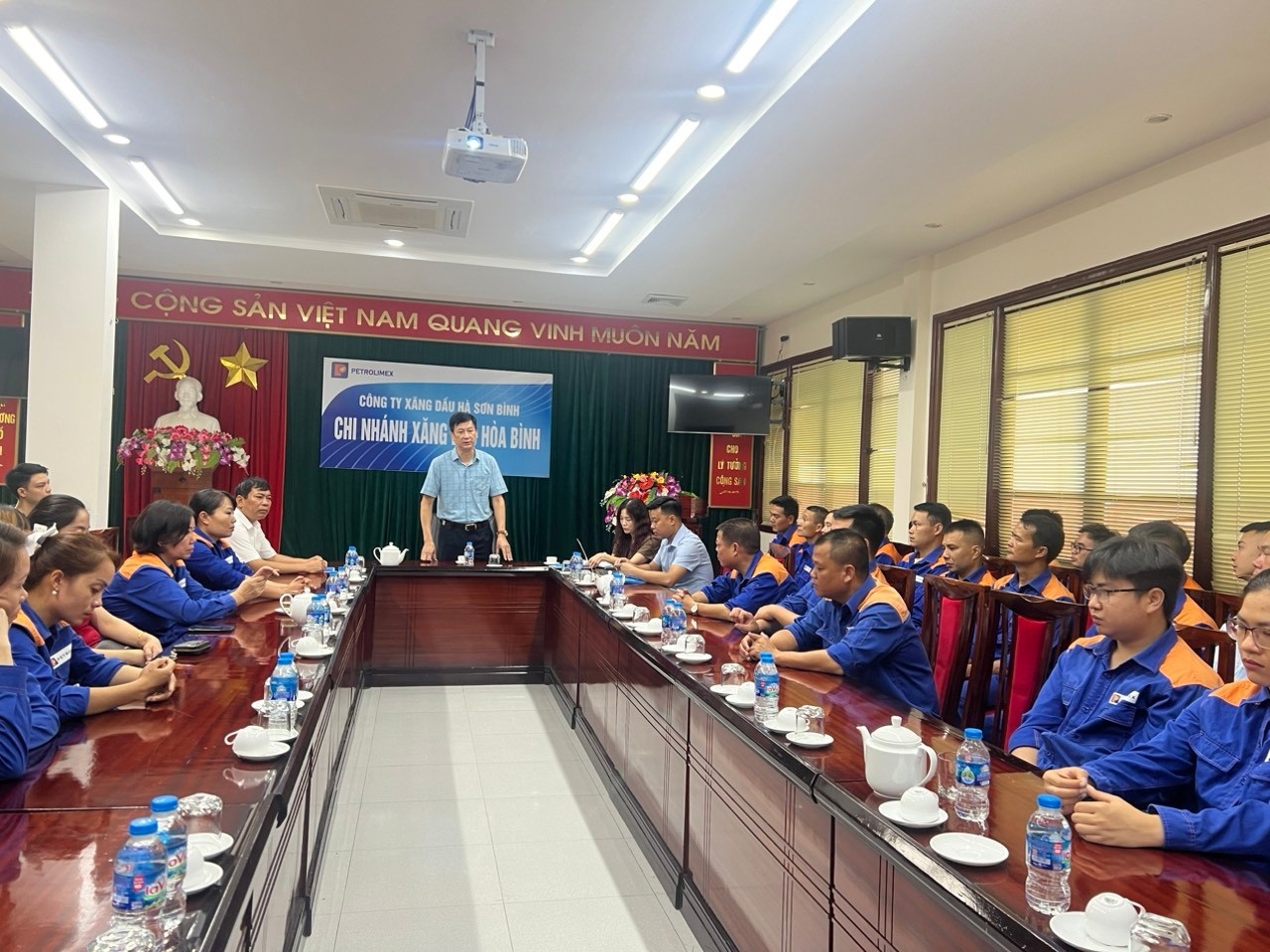 Chi nhánh Xăng dầu Hòa Bình tổ chức lớp huấn luyện, bồi dưỡng nghiệp vụ an toàn vệ sinh lao động và phòng cháy chữa cháy năm 2023