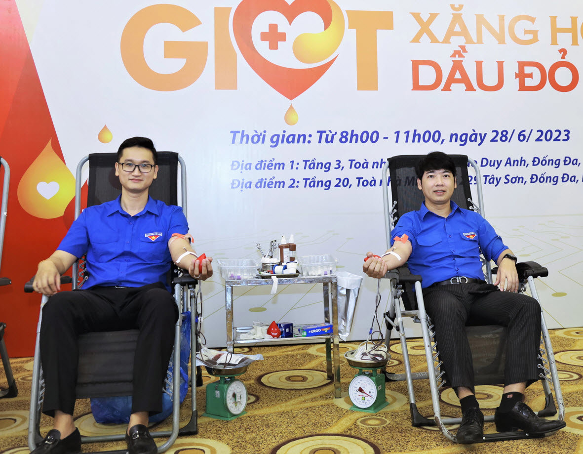 Tin ảnh: NLĐ Petrolimex lan tỏa yêu thương với "Giọt Xăng hồng - Giọt Dầu đỏ"