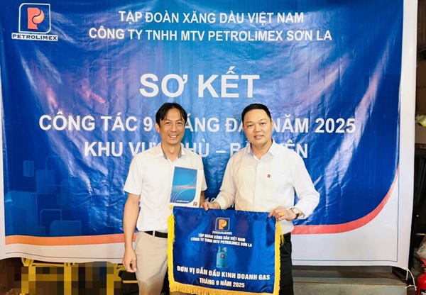 Petrolimex Sơn La vinh danh các tập thể, cá nhân xuất sắc tháng 9/2025 và biểu dương gương “Người tốt – Việc tôt”