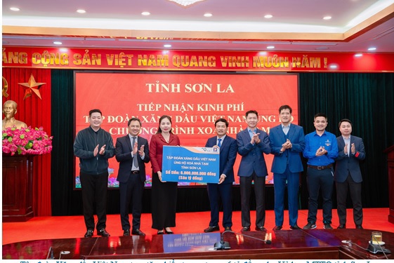 Tập đoàn Xăng dầu Việt Nam ủng hộ 6 tỷ đồng xoá nhà tạm và trao tặng 600 bình lọc nước sạch cho tỉnh Sơn La