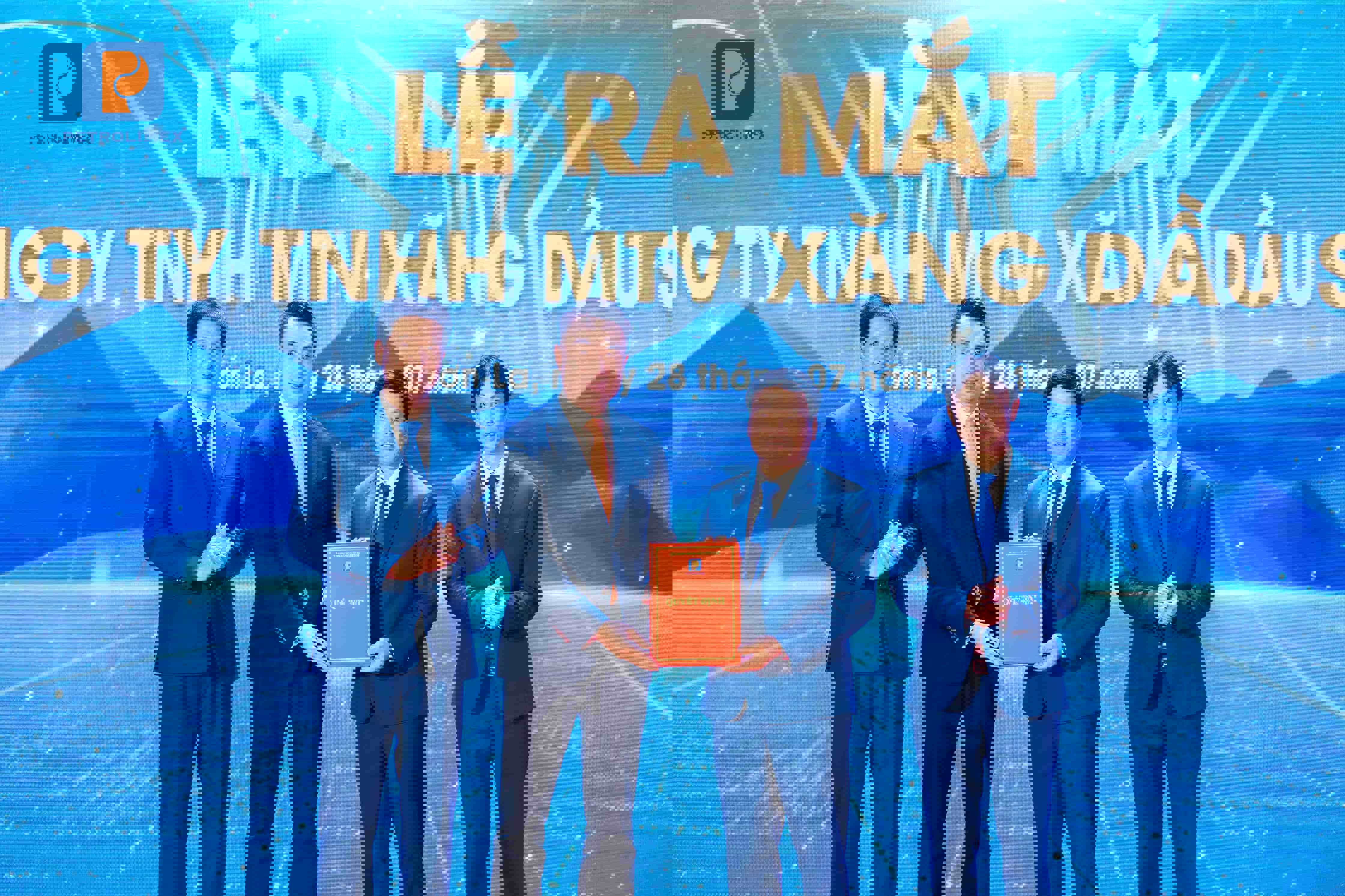 Tập đoàn xăng dầu Việt Nam tổ chức trao quyết định thành lập và ra mắt Công ty TNHH MTV Xăng dầu Sơn La