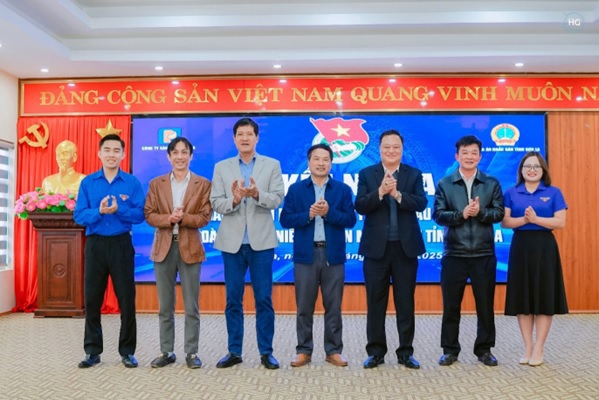 Đoàn thanh niên Công ty xăng dầu Sơn La và Toà án nhân dân tỉnh Sơn La tổ chức lễ kết nghĩa giữa hai cơ sở đoàn