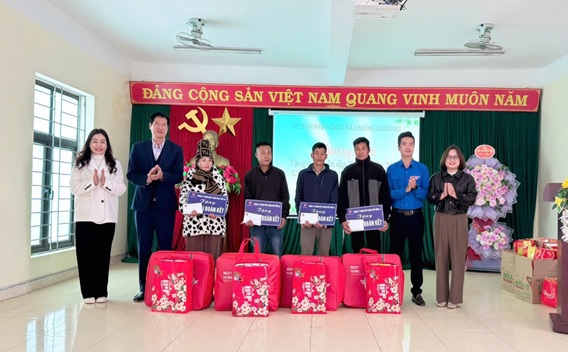 Công ty Xăng dầu Sơn La tổ chức các hoạt động thiện nguyện nhân dịp tết nguyên đán Ất Tỵ 2025