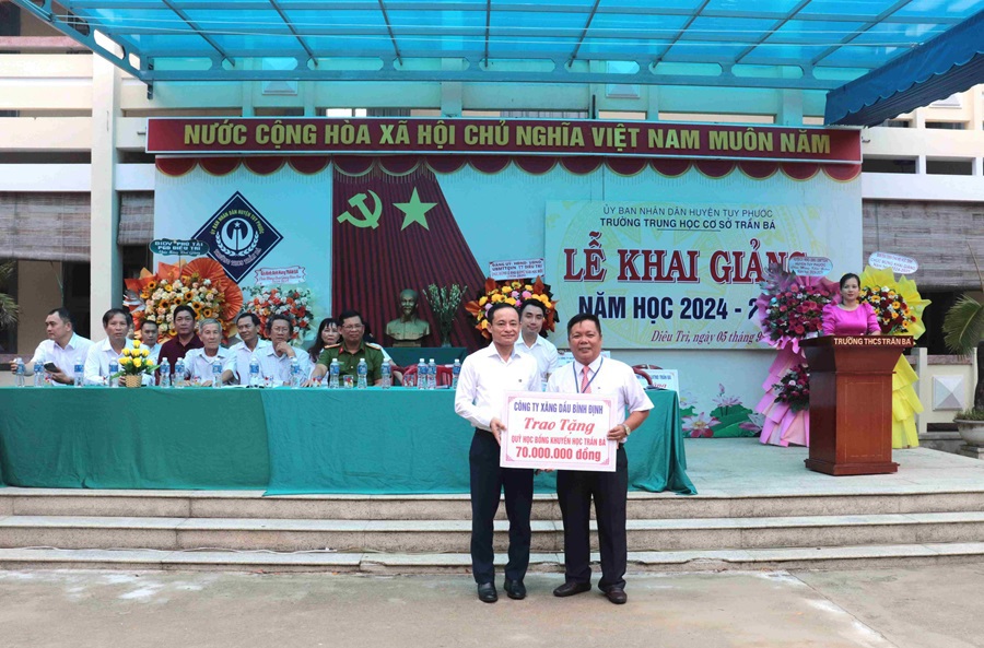 Petrolimex Bình Định cùng em đến trường năm học 2024 – 2025