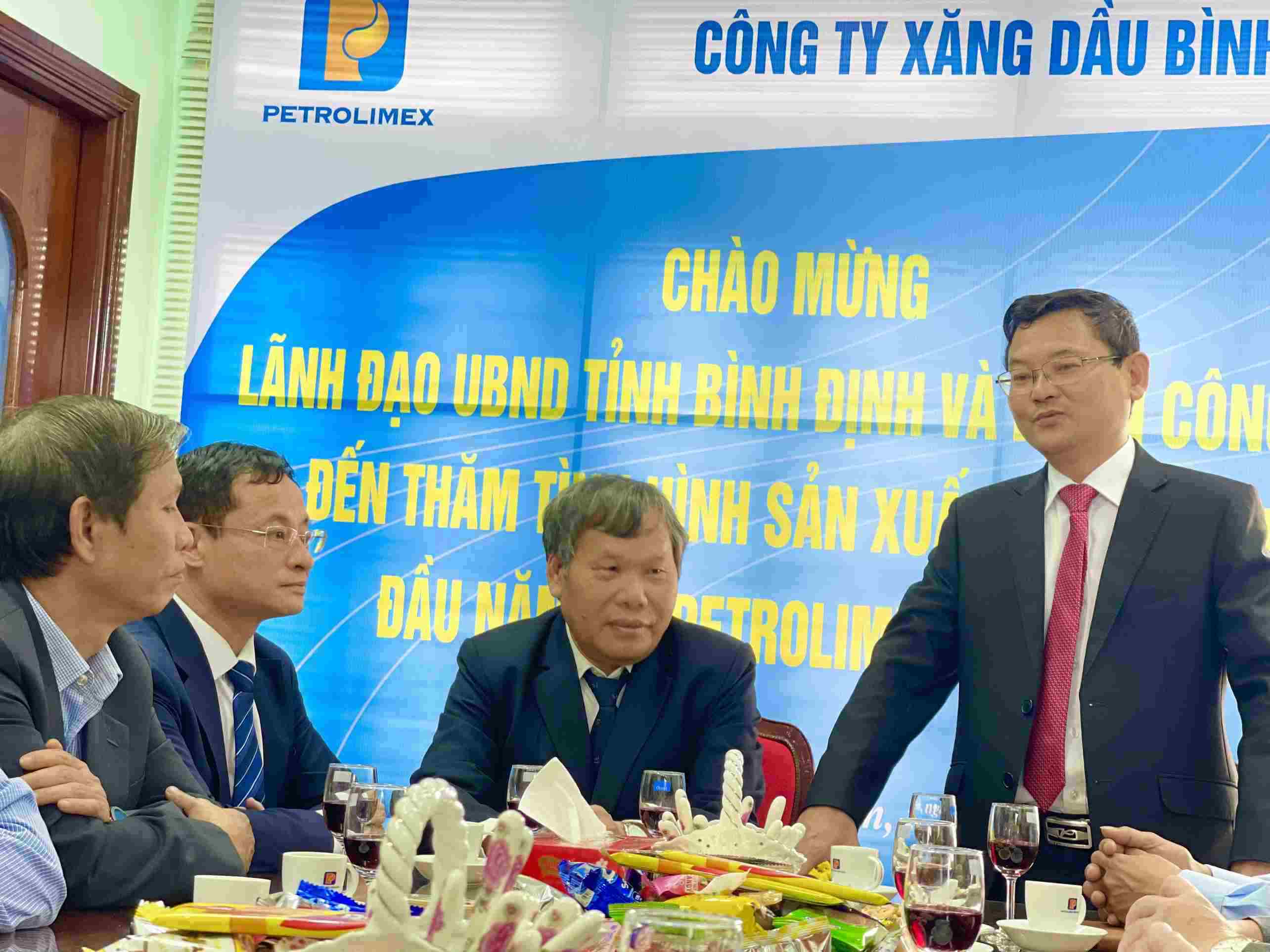 Lãnh đạo UBND tỉnh thăm, chúc tết Petrolimex Bình Định nhân dịp đầu xuân Quý Mão 2023