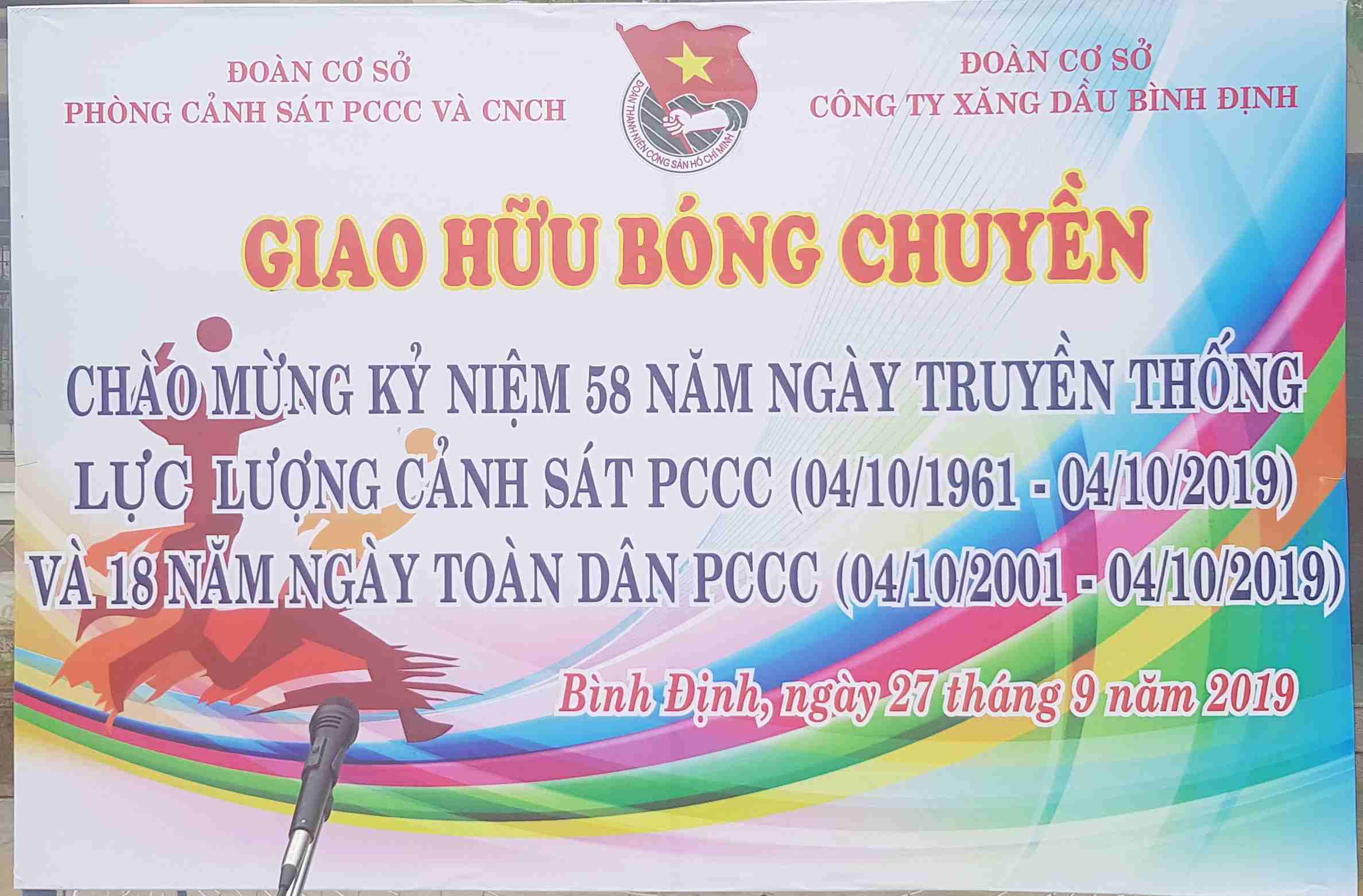Giao lưu bóng chuyền chào mừng ngày truyền thống lực lượng Cảnh sát PCCC