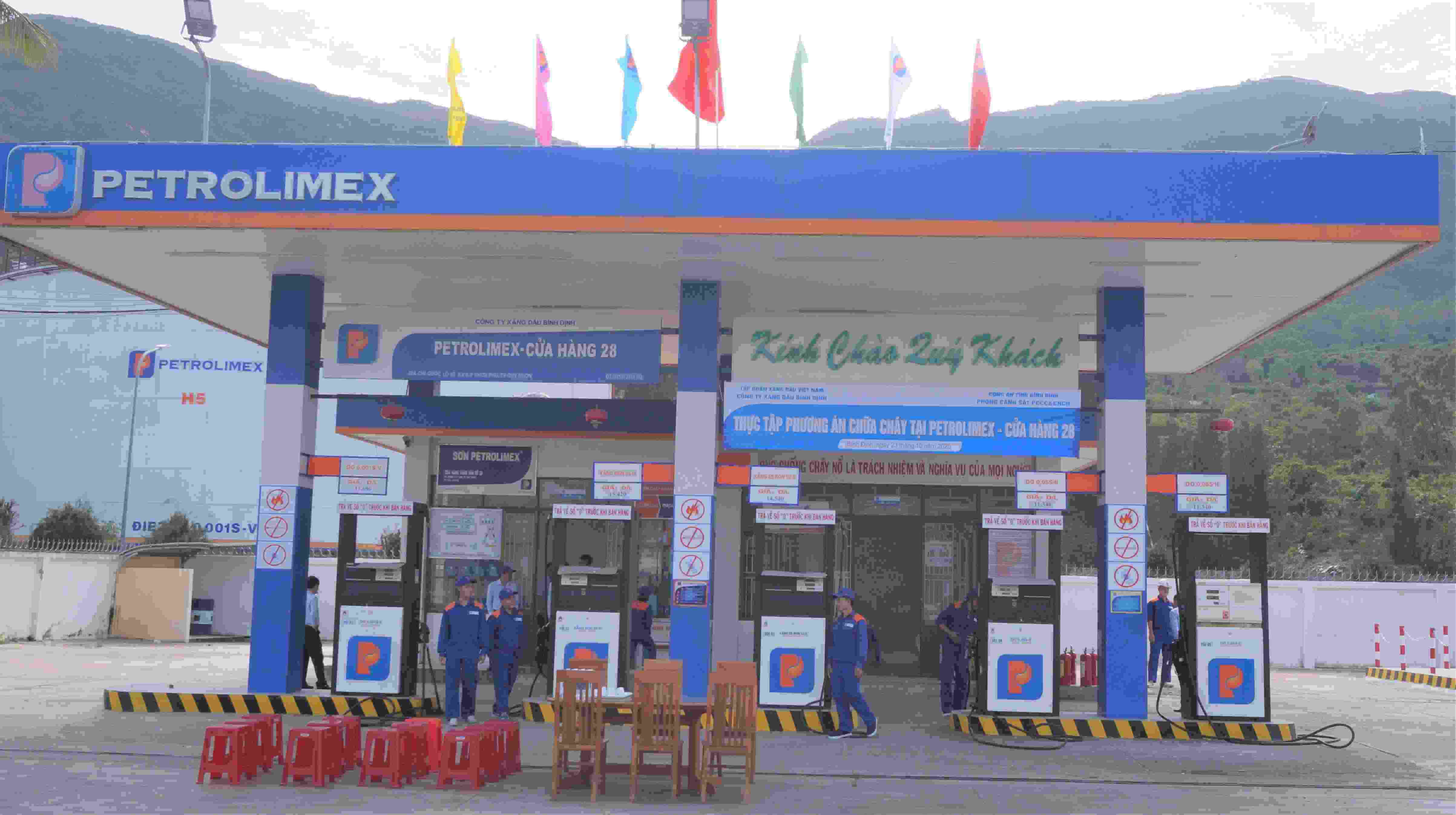 Diễn tập phòng cháy chữa cháy tại Petrolimex – Cửa hàng 28