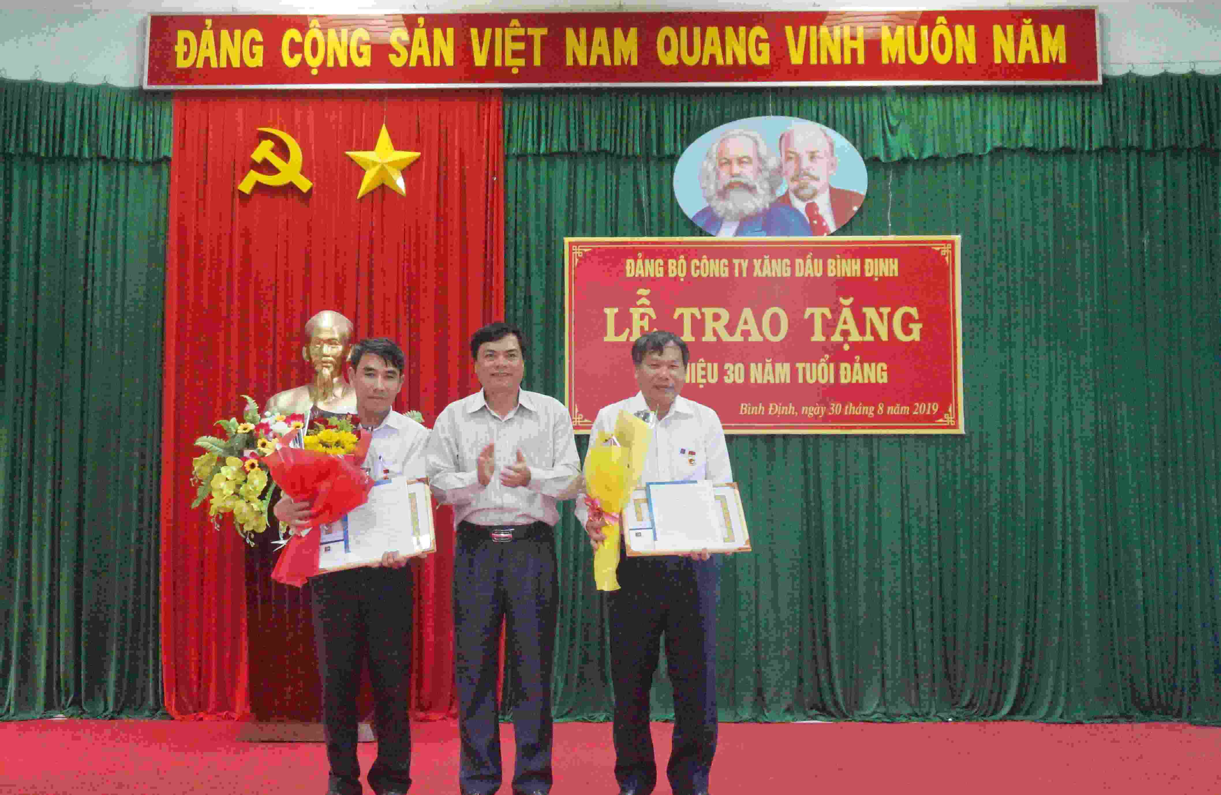 Lễ trao Huy hiệu 30 năm tuổi Đảng đợt 2.9.2019