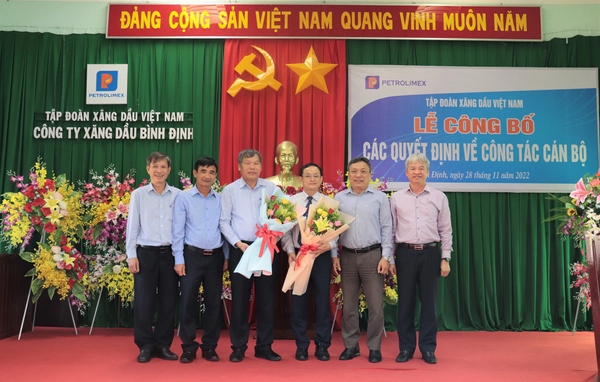 Triển khai các Quyết định về công tác cán bộ