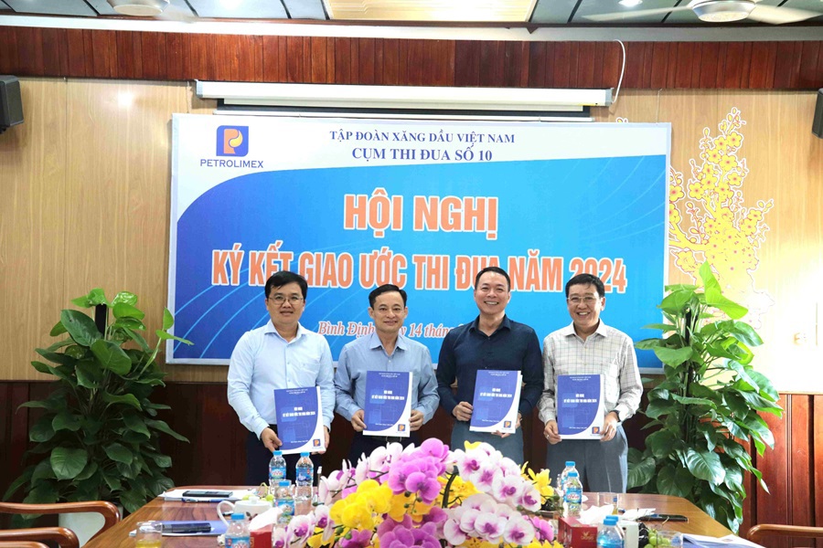 Cụm thi đua số 10 Petrolimex ký kết giao ước thi đua năm 2024