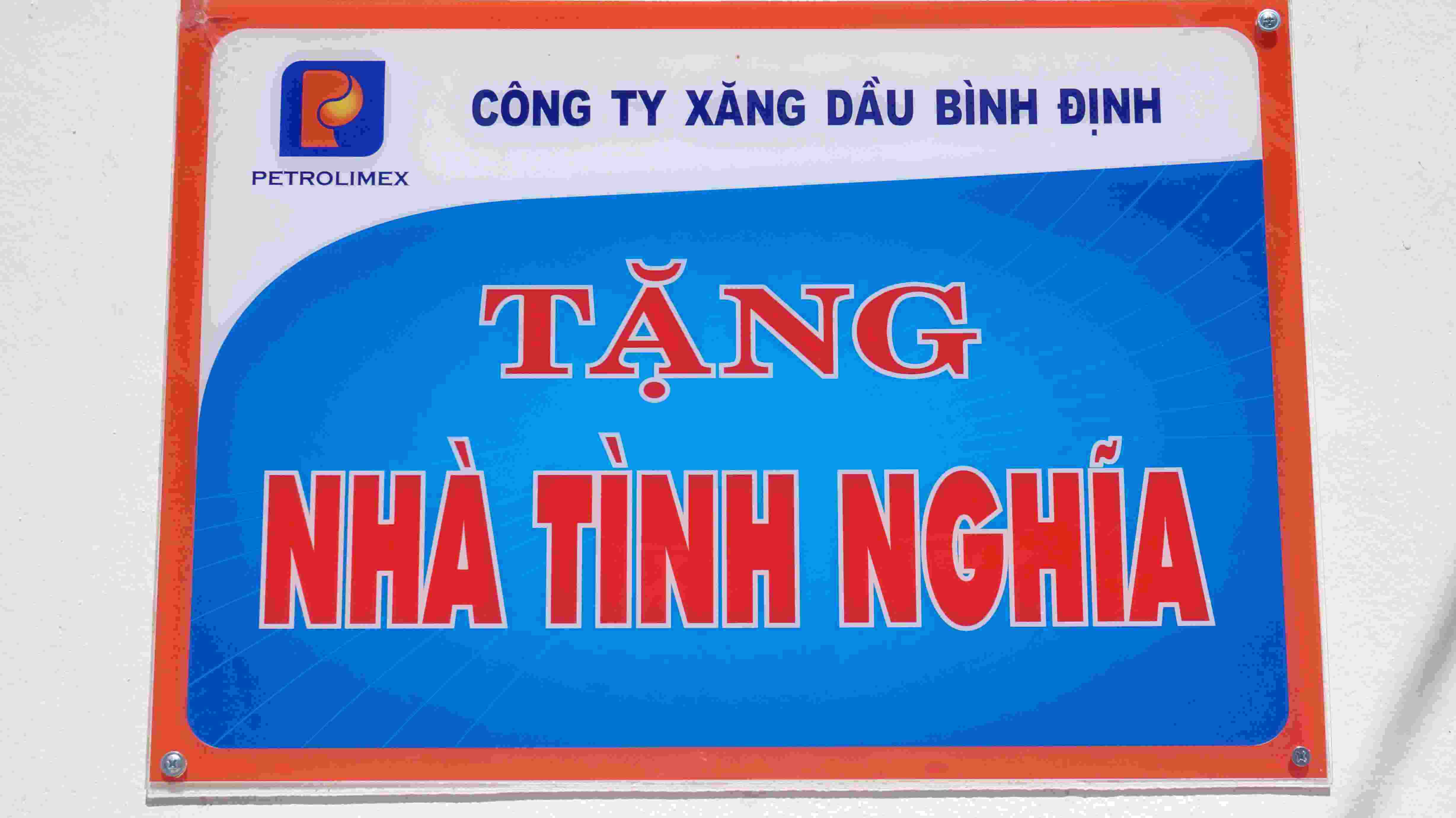 Petrolimex Bình Định trao 02 nhà tình nghĩa tặng cho gia đình chính sách ở thành phố Quy Nhơn