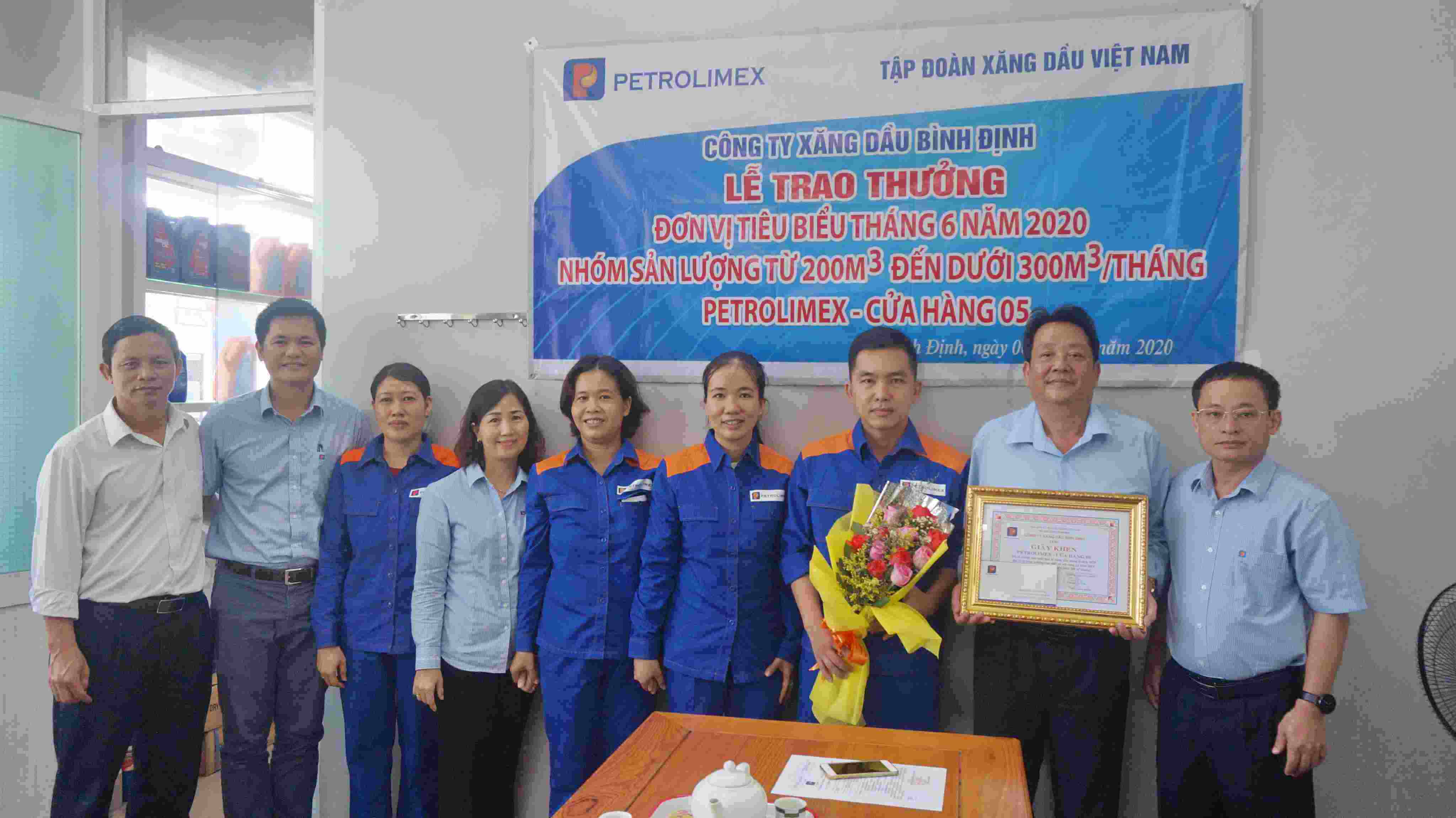 Petrolimex Bình Định tổ chức trao thưởng đơn vị tiêu biểu tháng 6 năm 2020