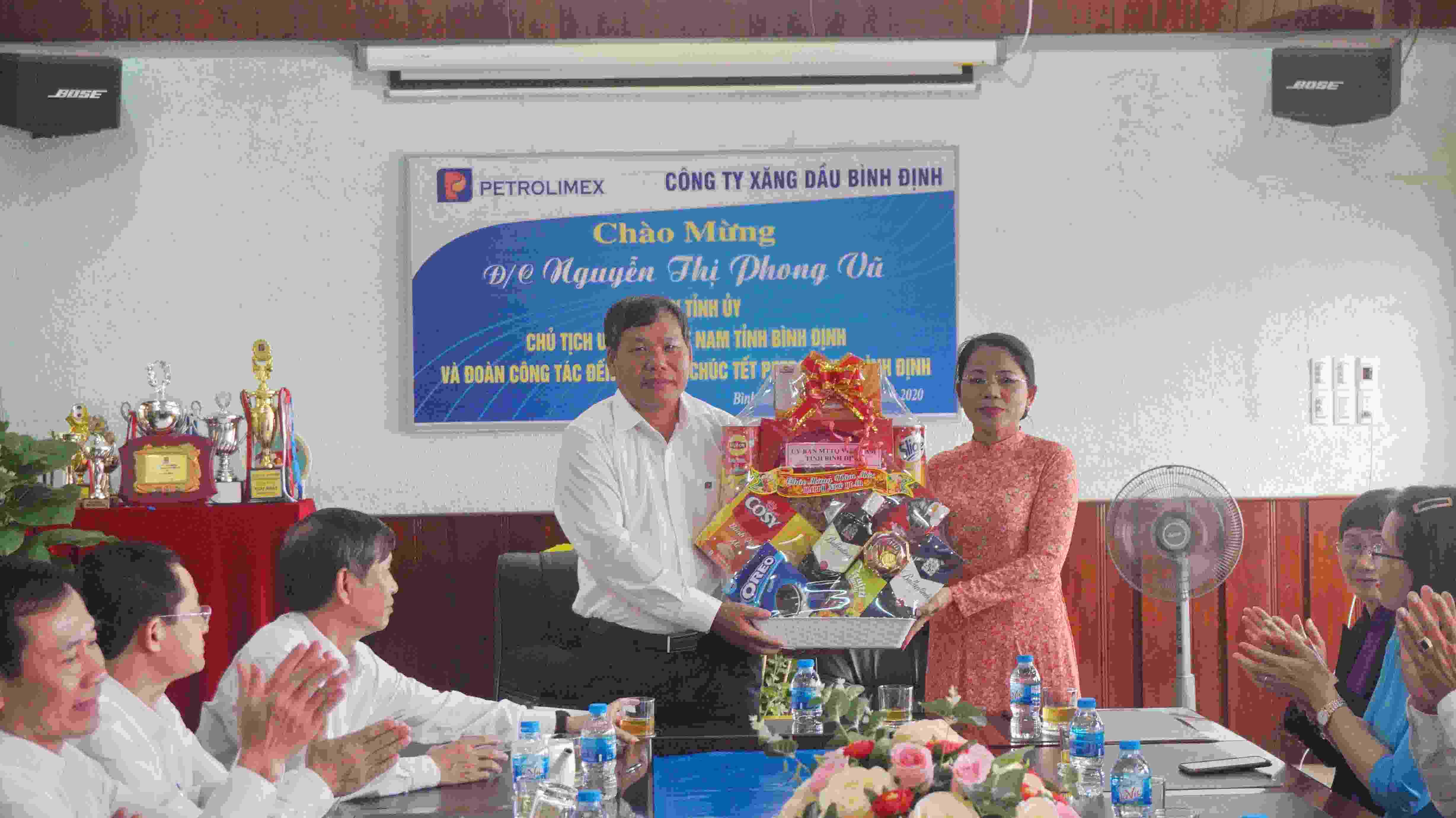 Chủ tịch Ủy ban mặt trận Tổ quốc Việt Nam tỉnh Bình Định đến thăm và chúc Tết Petrolimex Bình Định