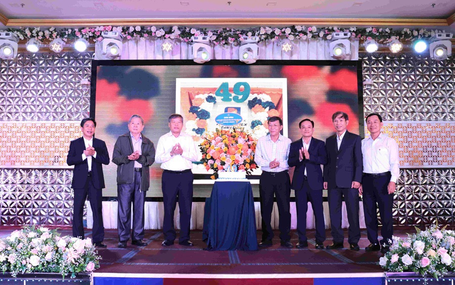 Gặp mặt CBCNV hưu trí nhân dịp kỷ niệm 49 năm ngày thành lập Công ty