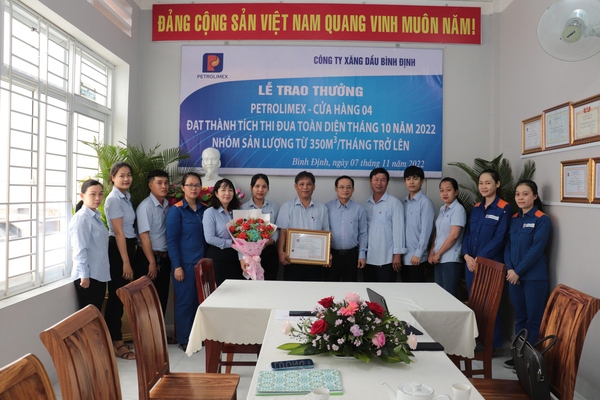 Vinh danh CHXD 04 & CHXD 14 dẫn đầu thi đua tháng 10/2022