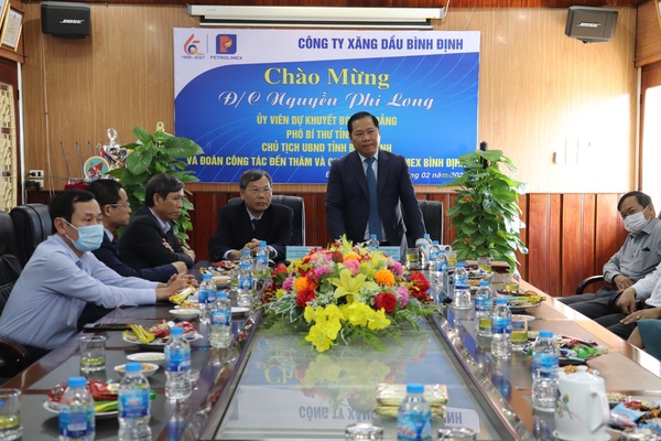 Lãnh đạo UBND tỉnh thăm và chúc tết Petrolimex Bình Định
