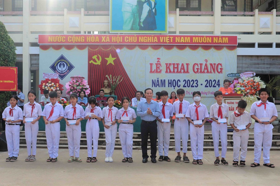 Petrolimex Bình Định cùng em đến trường năm học 2023 – 2024