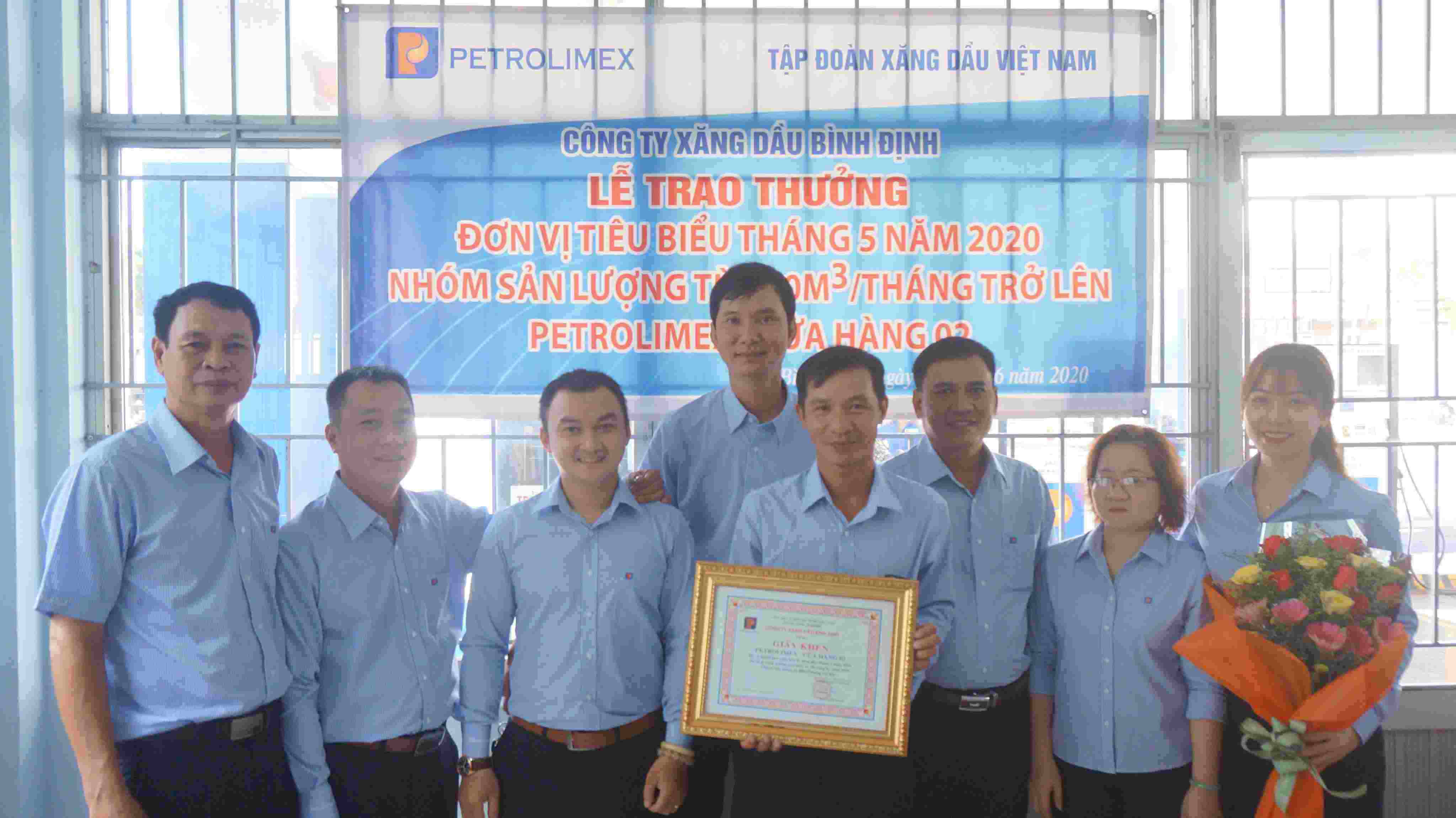 Petrolimex Bình Định tổ chức trao thưởng đơn vị tiêu biểu tháng 5 năm 2020