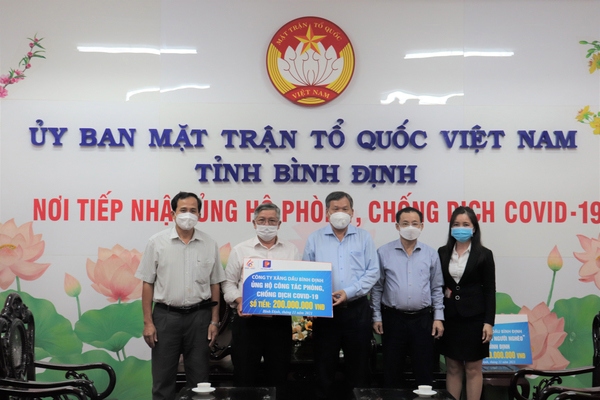 Petrolimex Bình Định tiếp tục ủng hộ công tác phòng, chống dịch Covid-19 và Quỹ “Vì người nghèo” tại Tỉnh