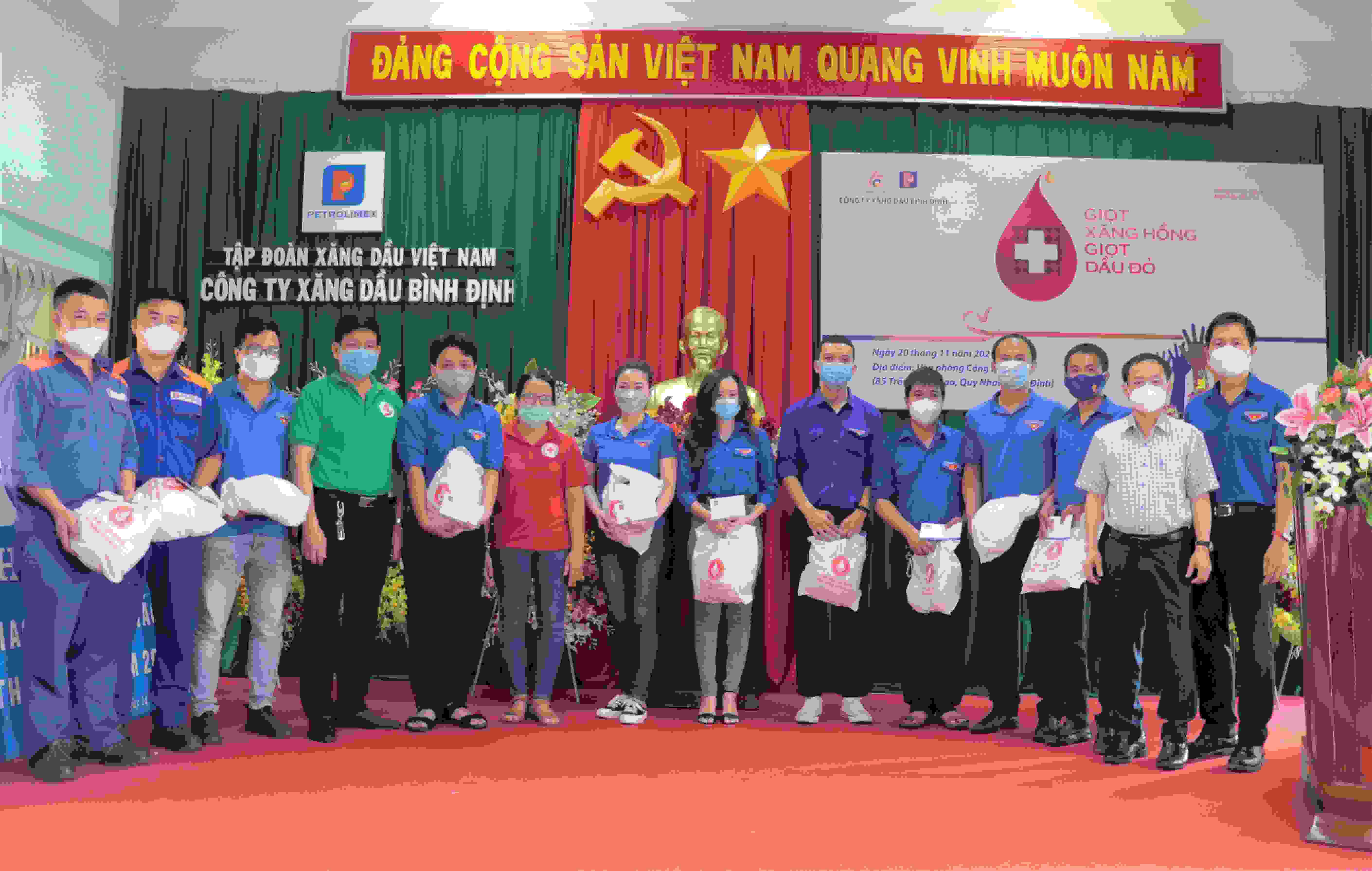 Tình nguyện hiến 79 đơn vị “xăng hồng – dầu đỏ”