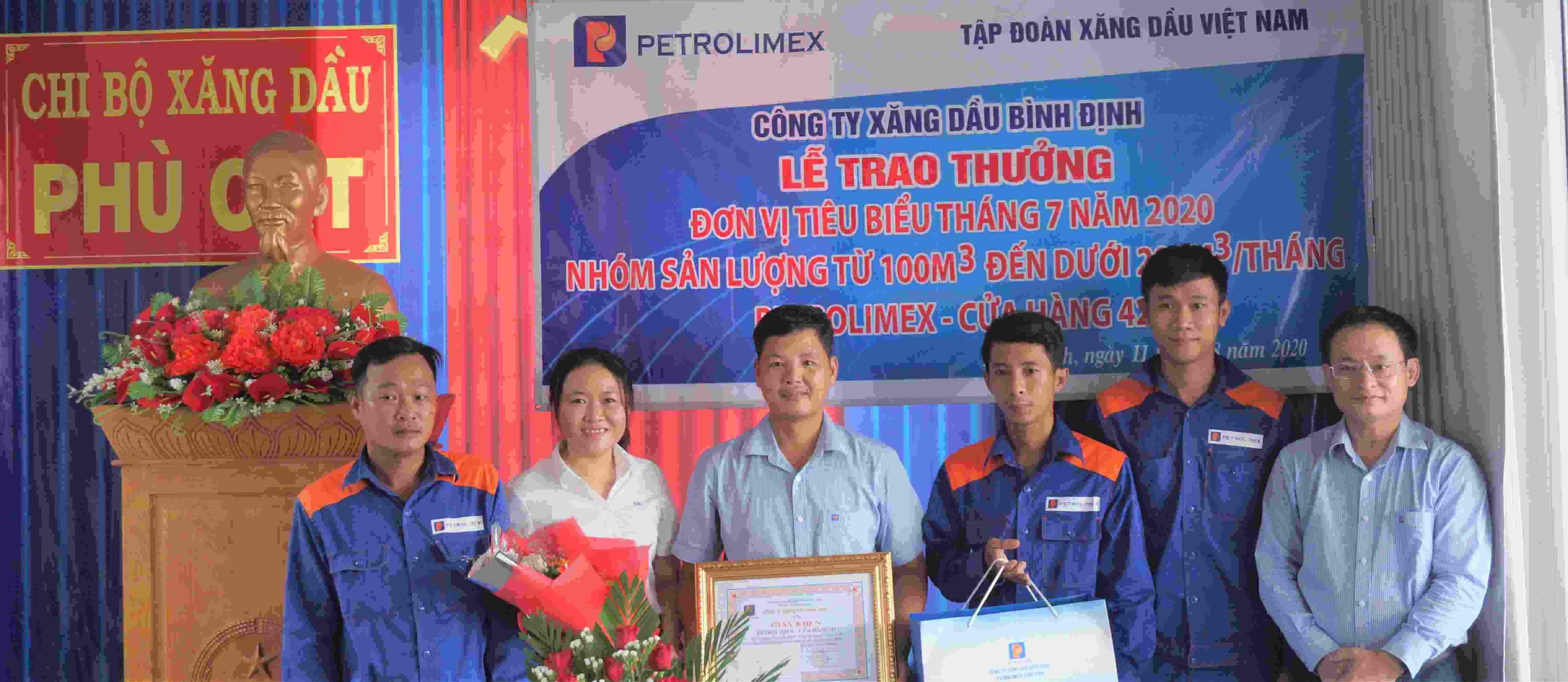 Petrolimex Bình Định tổ chức trao thưởng đơn vị tiêu biểu tháng 7 năm 2020